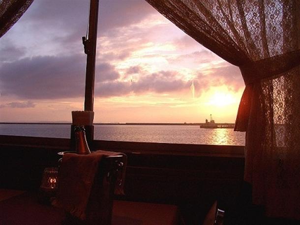 船内から見える夕焼け