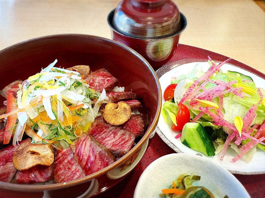 「雲海」 土・日限定　国産牛サーロインステーキ丼　通常3,390円⇒2,700円 　