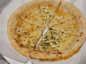 ハチミツと4種のチーズピザ