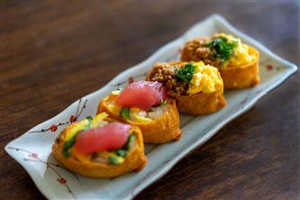 県産まぐろの漬け稲荷・鶏の親子稲荷