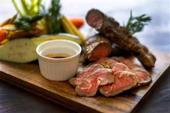 低温調理のローストビーフ　 香醤フォンドヴォーソース