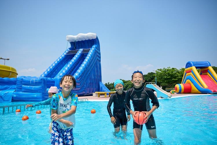 お子ざまに大人気の遊具もそろえています