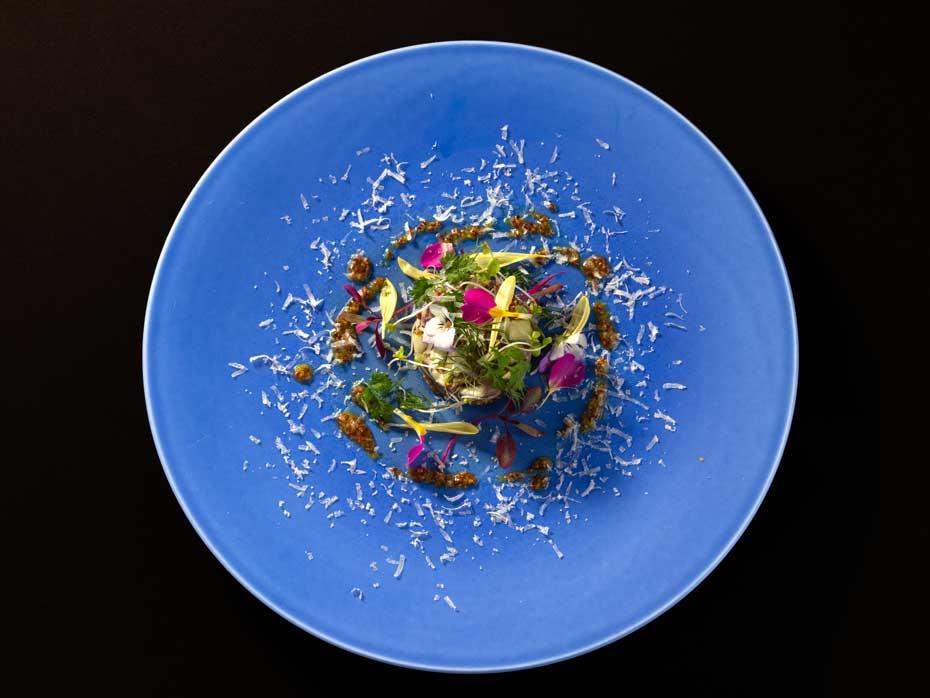 沖縄県産和牛と島ラッキョウのタルタル