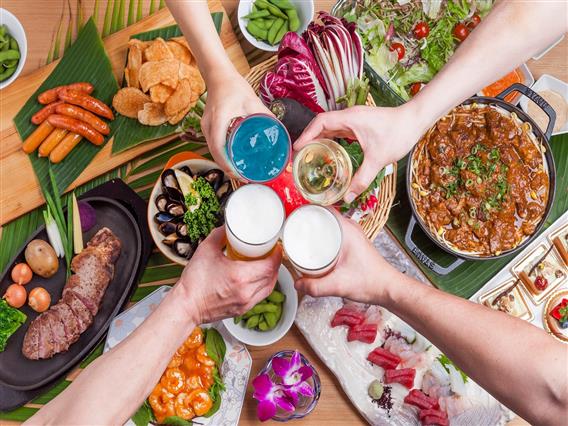 キンキンに冷えた生ビールにジューシーなお肉 飲み放題やバーベキューが楽しめるリゾートホテル おでかけ情報 ちゅらとく