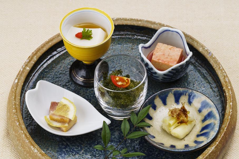 【敬老の日におすすめ！】10％OFF＋全員に1ドリンクの特典付き☆沖縄料理を会席仕立てに楽しめるディナー
