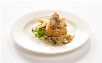 ヴォル・オ・ヴァン　琉球スギとホタテ　～ソース　ヴァン・ジョーヌ～