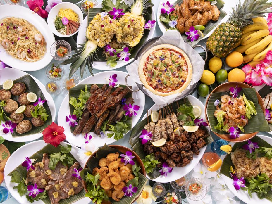 ＜ディナービュッフェ＞＼／沖縄で味わう、五感で愉しむ楽園ビュッフェ！ステーキに自分トッピングできるソフトクリームも食べ放題！ ※前日24時までご予約受付