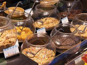 デザートのトッピングを数多く取り揃えています