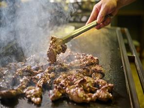 ライブキッチンでは牛肩ロースステーキをご用意しております
