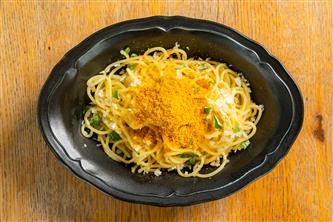 からすみと島らっきょう、フーチバーのペペロンチーノ　スパゲッティ