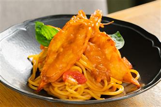 海老と季節野菜のビスクソース　スパゲッティ
