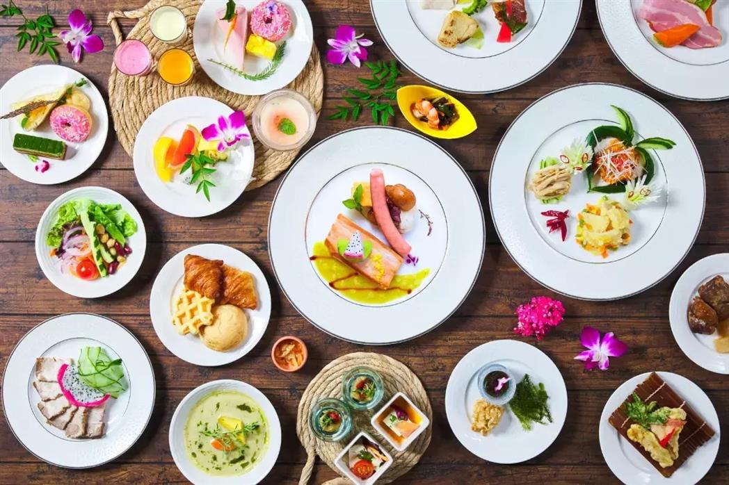 ★瀬長島ランチブッフェがちゅらとく価格で★アルコールも飲み放題　80種類以上の料理が時間無制限「国産和牛ステーキ」「アワビステーキ」「鰻のひつまぶし」など／温泉付きプランも販売中♪※当日14時まで予約OK