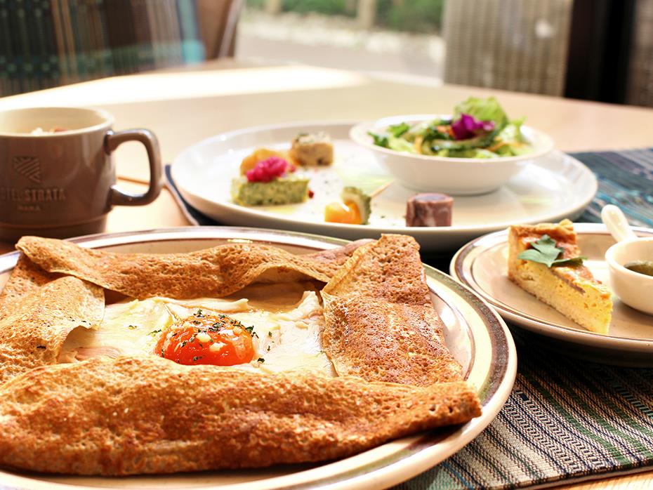 CAFE STRATA