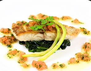 魚料理：タマンのポワレ