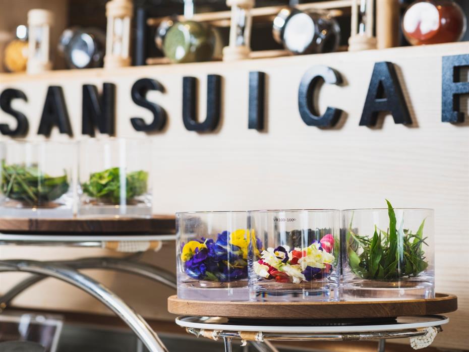 SANSUI CAFEでは思わず笑みが溢れる充実のスイーツコーナー