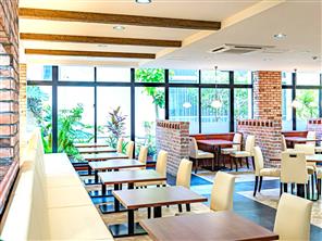 お庭を眺めながら朝のゆったりとした時間をお過ごしください。