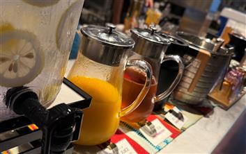 ランチプレートはドリンクバー付き♪