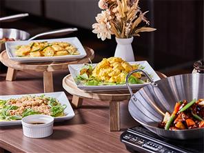 アジアン香り漂う彩り料理国際色豊かな一皿