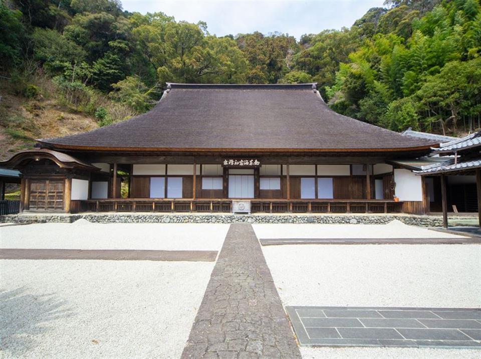 臨済寺(提供：静岡県観光協会)