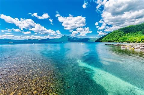 古くから貴重な水源とされてきた日本最北の不凍湖「支笏湖」