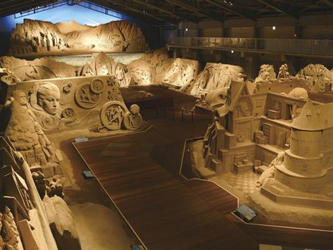 世界初の砂像専門「砂の美術館」